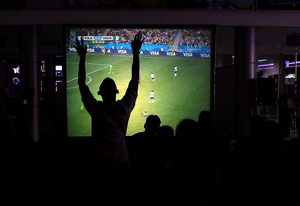 Tips Nonton Piala Dunia Tetap Bugar dan Produktif