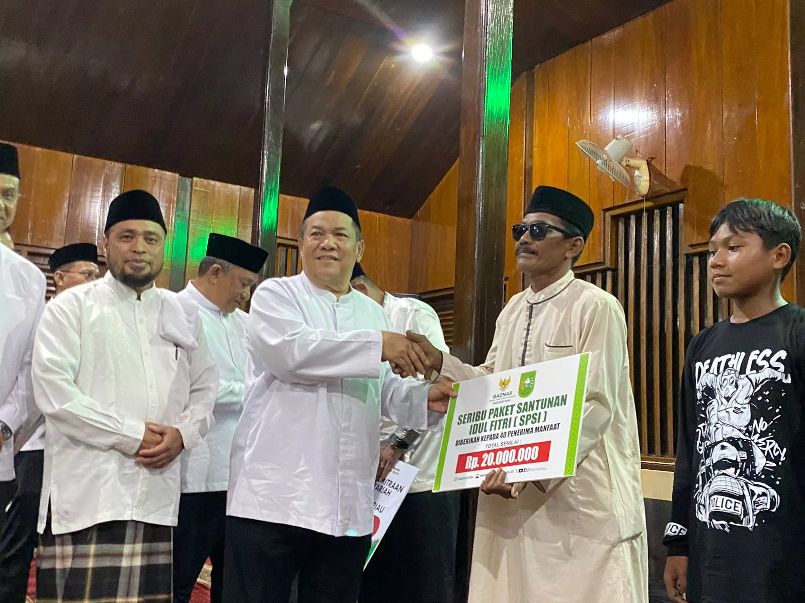Baznas Riau Salurkan Berbagai Bantuan Pada Safari Ramadan di Rokan Hulu