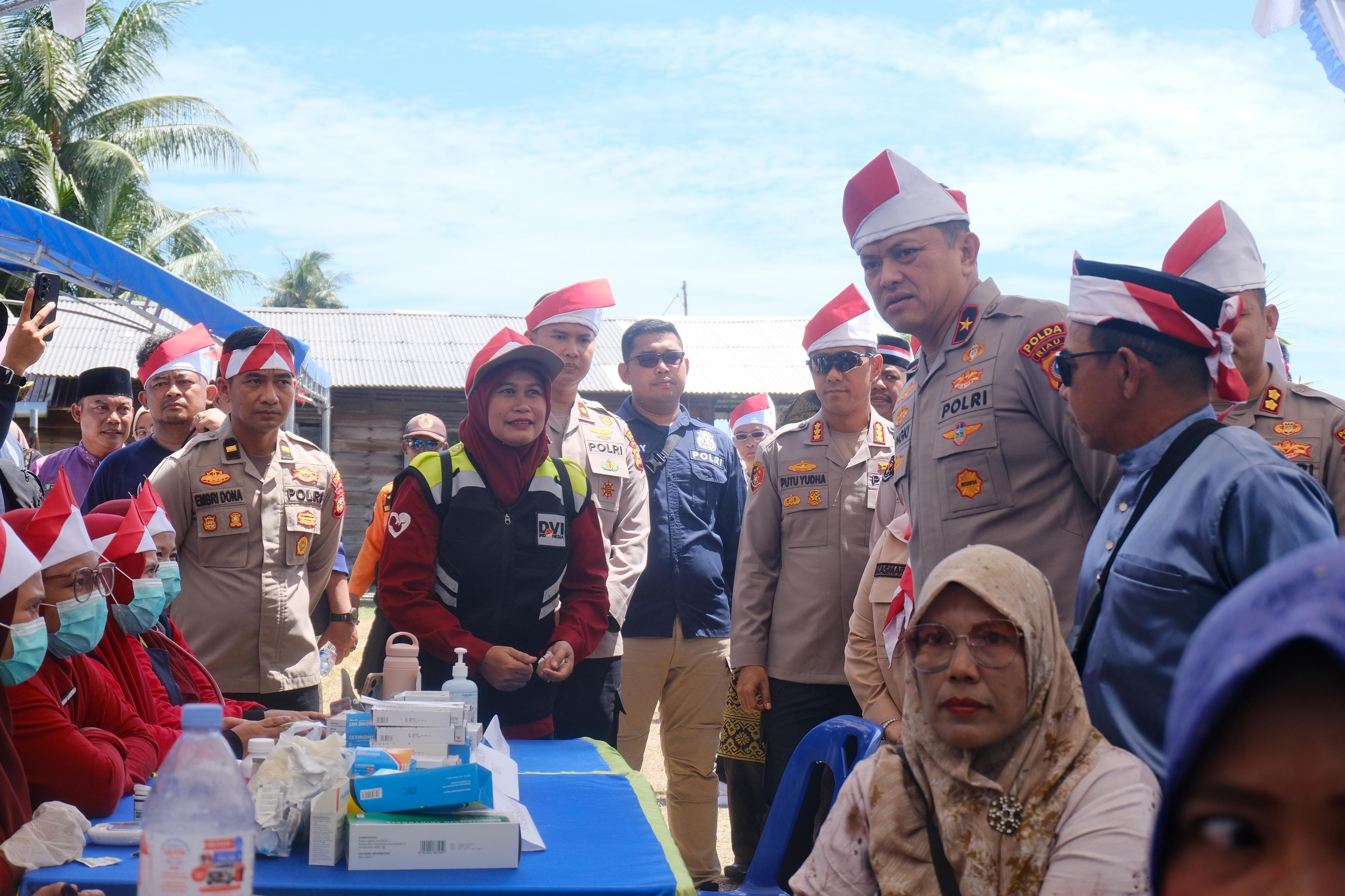 Ekspedisi Merah Putih Polda Riau Jangkau Pulau Terluar Bengkalis, Bawa Bansos hingga Mesin Ketinting untuk Nelayan