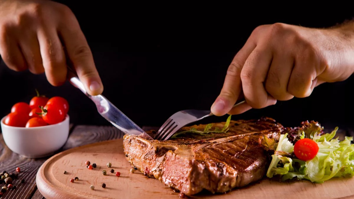 Benarkah Orang yang Suka Makan Daging Bisa Hidup sampai 100 Tahun? Ini Kata Studi