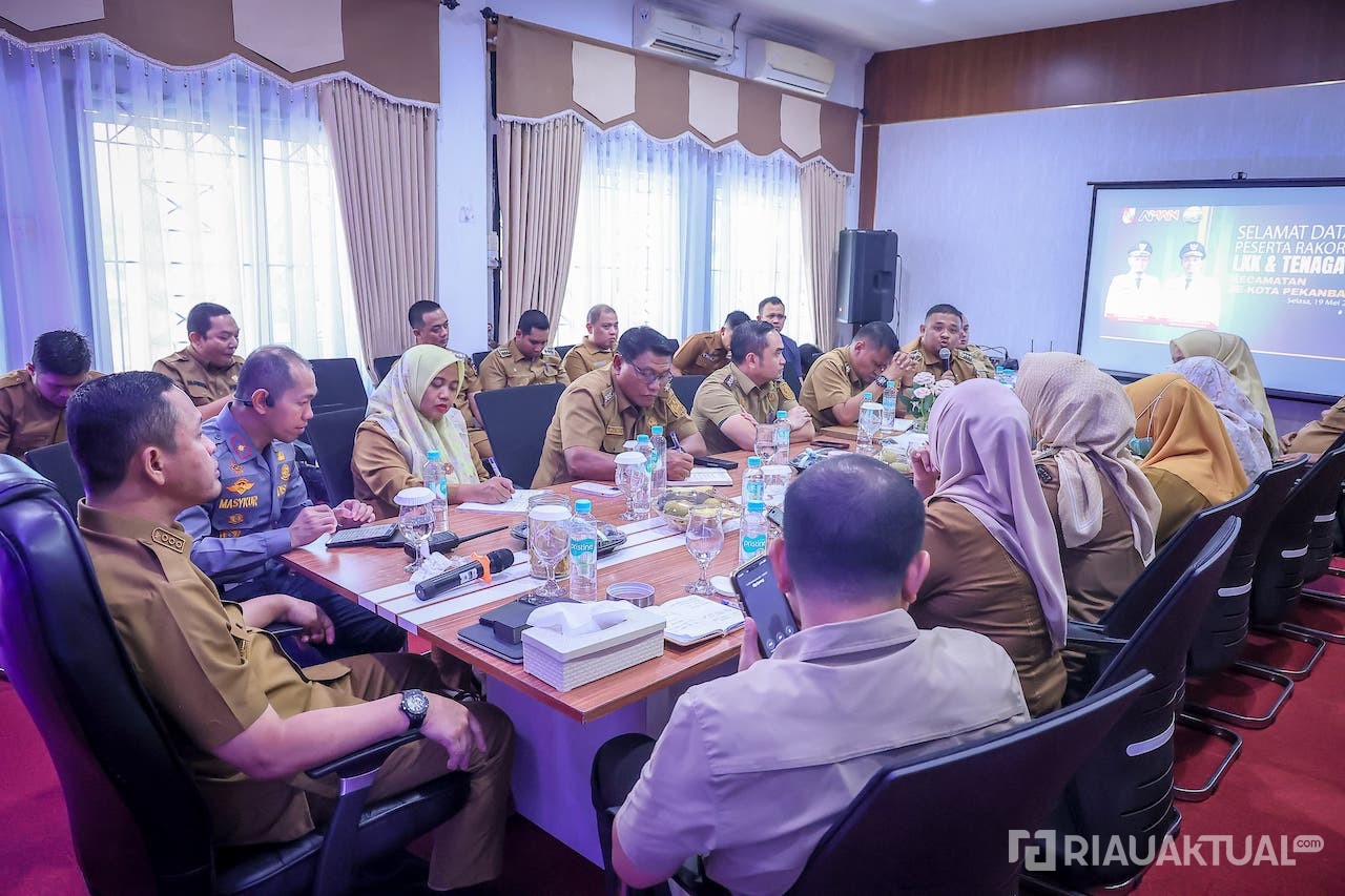 Berkantor di Kecamatan Marpoyan Damai, Wako Agung Tekankan Soal Pelayanan Hingga Kebersihan 