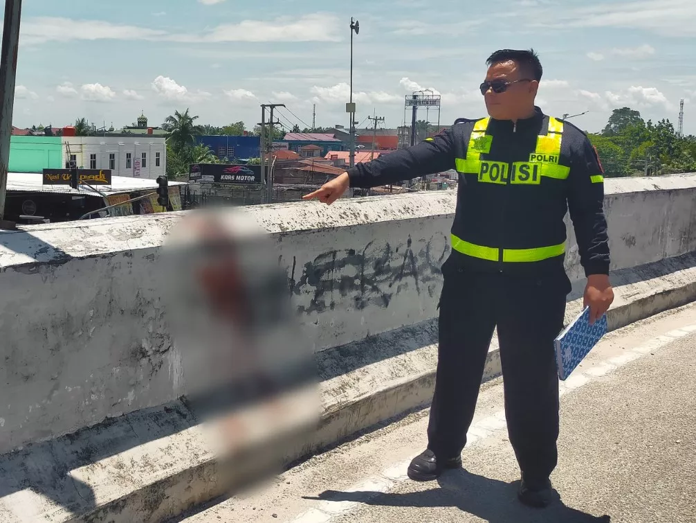 Diduga Hilang Kendali Kendarai Motor, Wanita Terjatuh dari Atas Flyover Pekanbaru