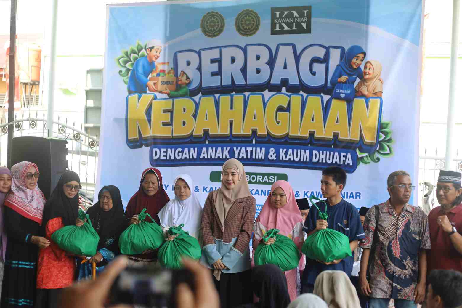 PP KAUMY dan Kawan Niar Tebar Kebaikan, Hampir Seribu Warga Pekanbaru Terima Sembako dan Makan Gratis