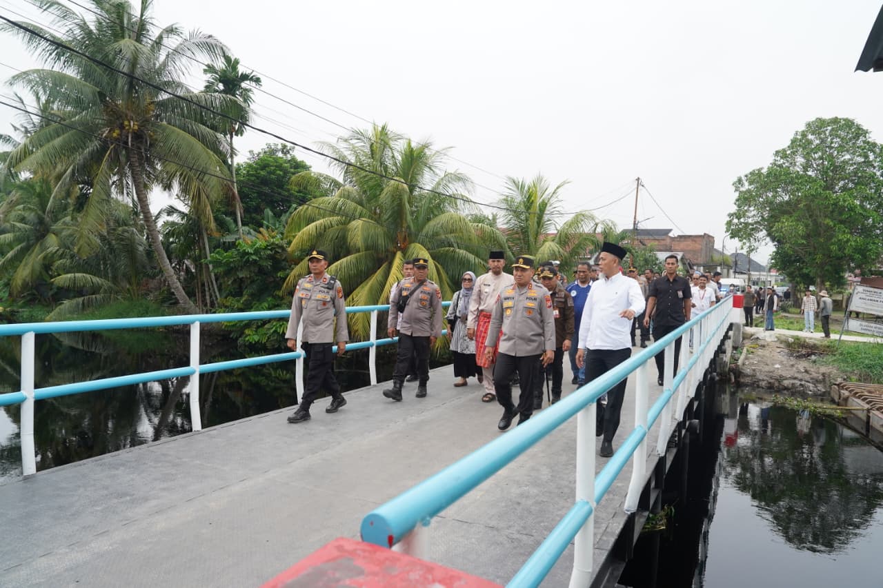 Siap Beroperasi, Kapolda Riau Tinjau Jembatan Merah Putih Presisi di Dumai
