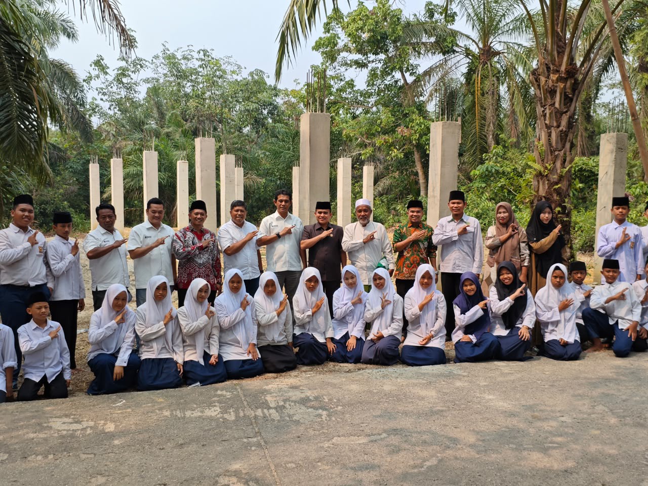 PTPN IV Regional III Kucurkan Rp110 Juta untuk Pendidikan dan Sosial di Rohul