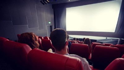 Benarkah Hobi ke Bioskop dan Museum Bisa Dukung Penuaan Sehat? Ini Faktanya