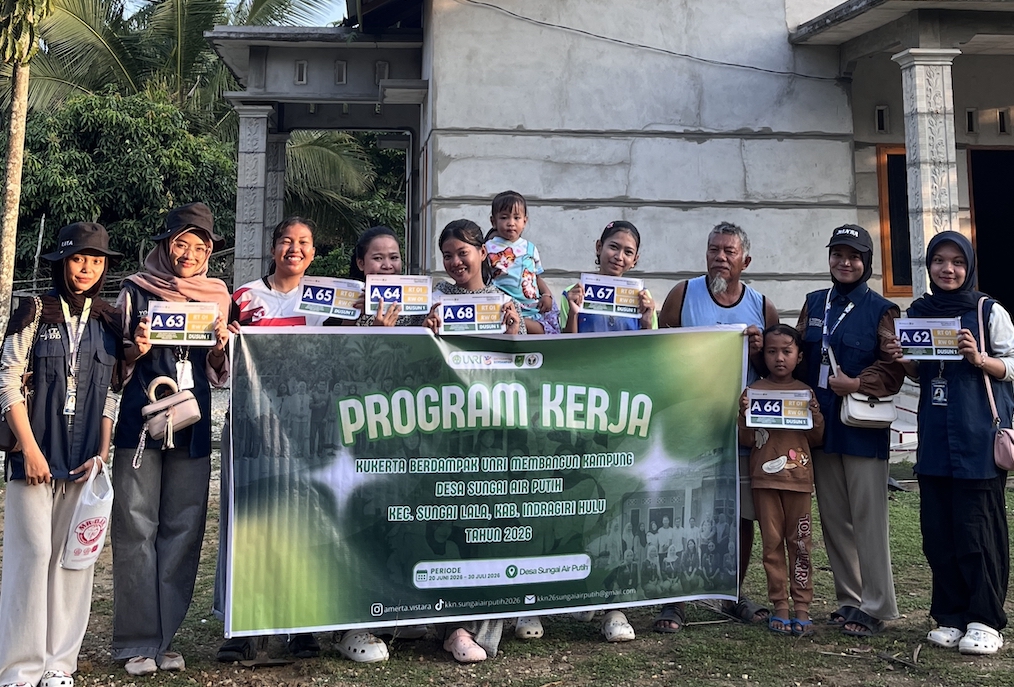 Program LENTERA, Mahasiswa KKN Unri Pasang Nomor di 183 Rumah Warga Desa Sungai Air Putih