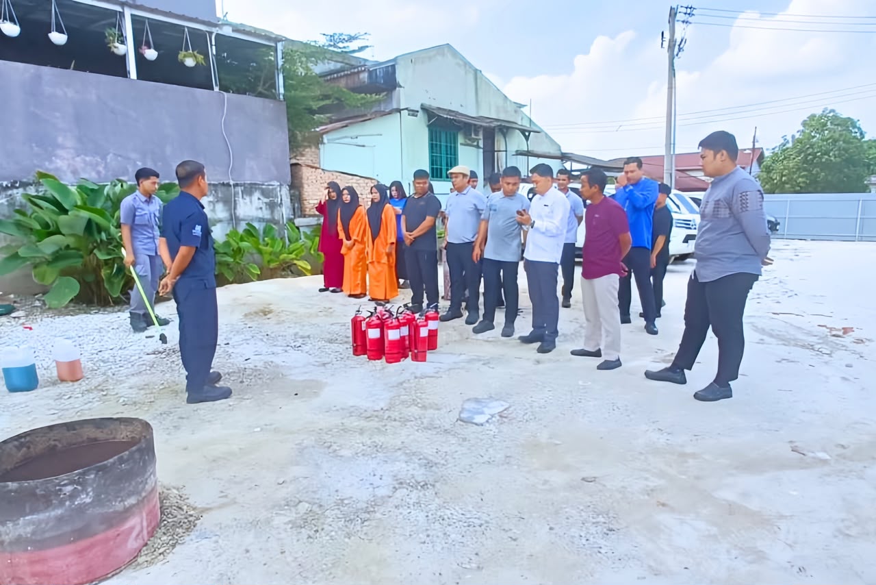 Tingkatkan Kesiapsiagaan Karyawan, BATIQA Hotel Pekanbaru Gelar Pelatihan Penggunaan APAR