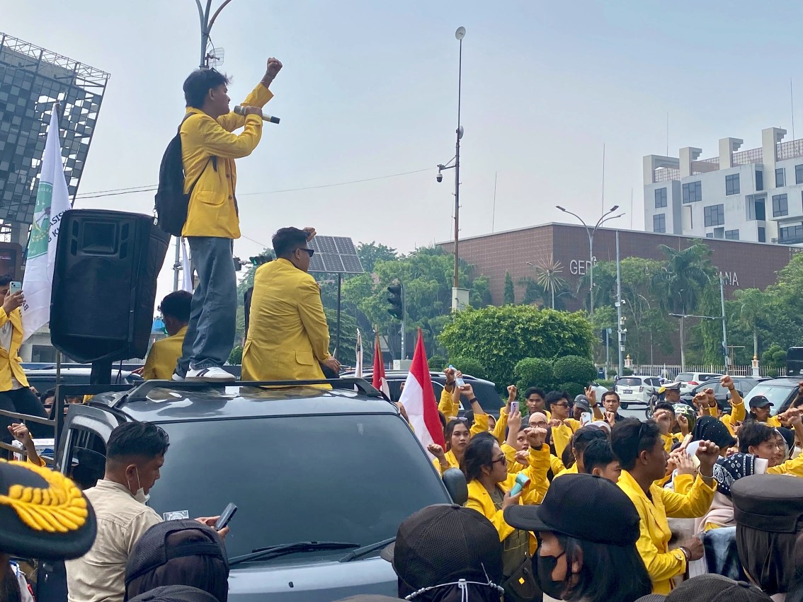 Mahasiswa Unilak Geruduk Kantor Gubernur Riau, Soroti Karhutla hingga Beasiswa