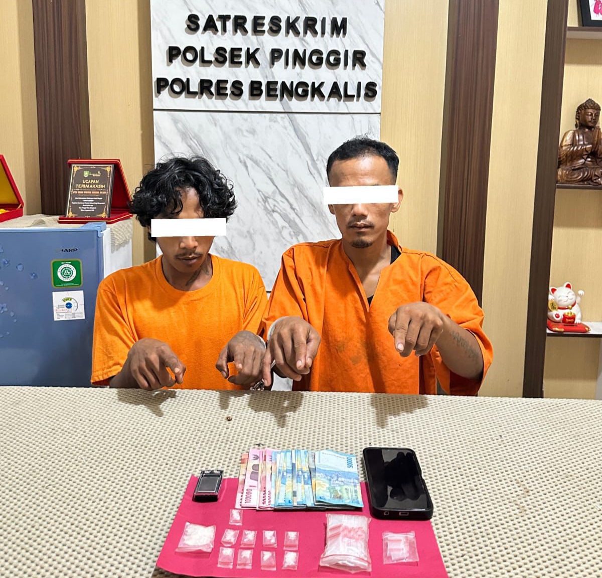 Digerebek Polisi Tengah Malam, 2 Pengedar Sabu di Buluh Apo Bengkalis Tak Berkutik