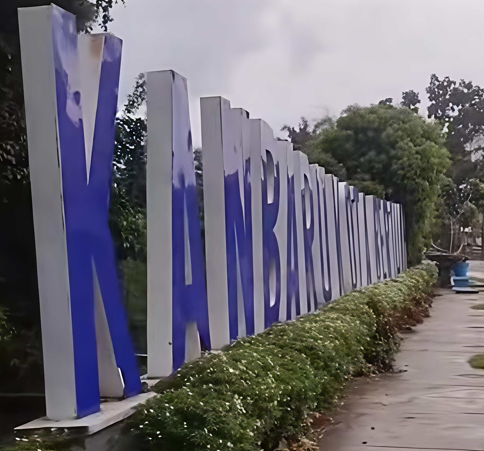 Ikon Tulisan Pekanbaru Bertuah Roboh Diguyur Hujan Deras, DLHK Segera Lakukan Perbaikan 