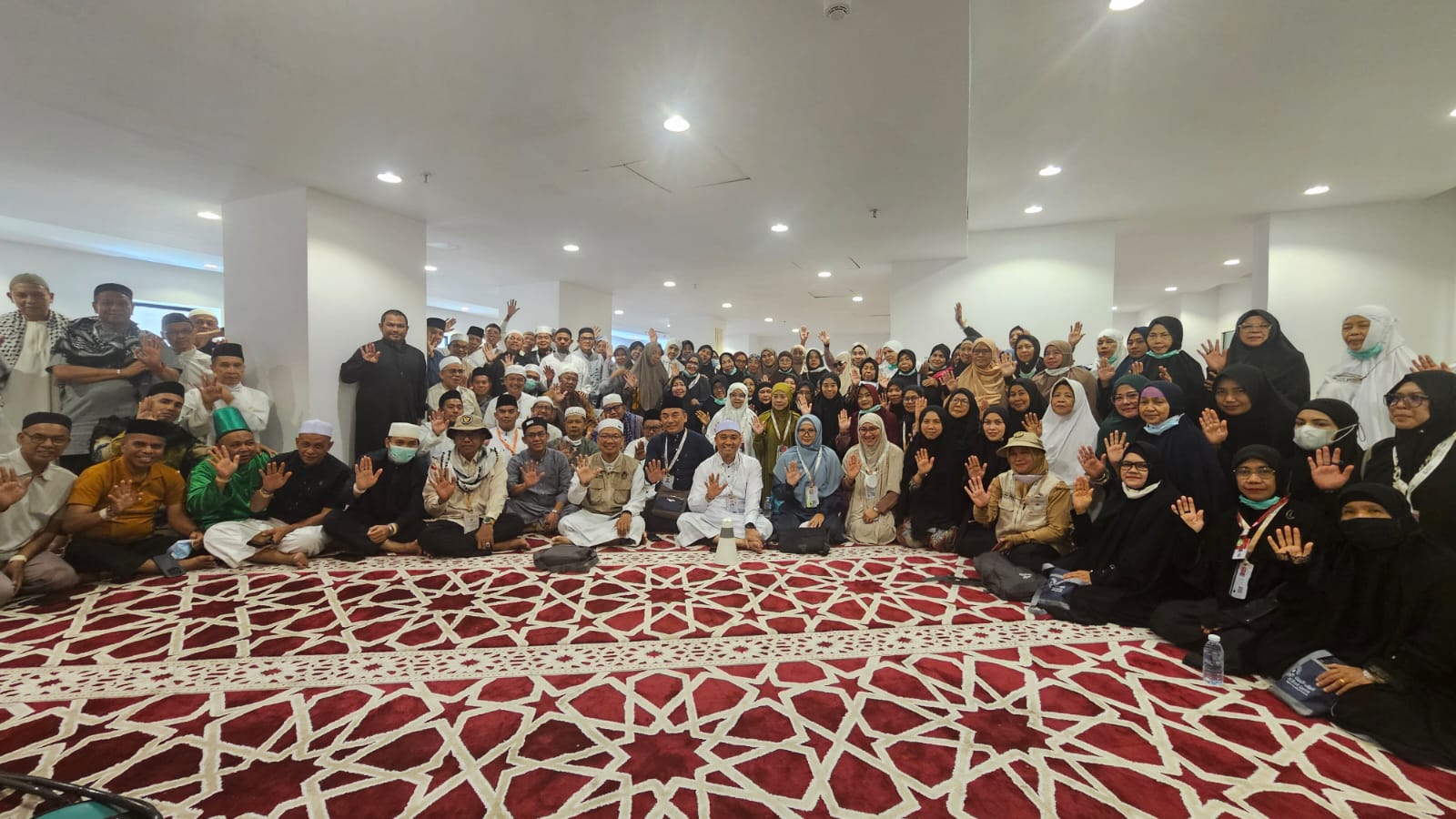Wawako Kunjungi Jemaah Haji Pekanbaru di Makkah, Ingatkan Jaga Kesehatan Jelang Puncak Haji