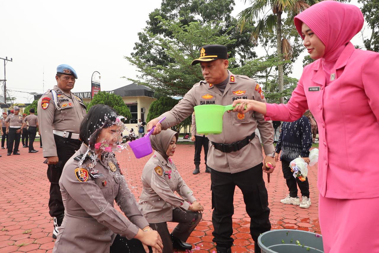 65 Personel Polres Rokan Hilir Naik Pangkat, Kapolres: Tingkatkan Profesionalisme