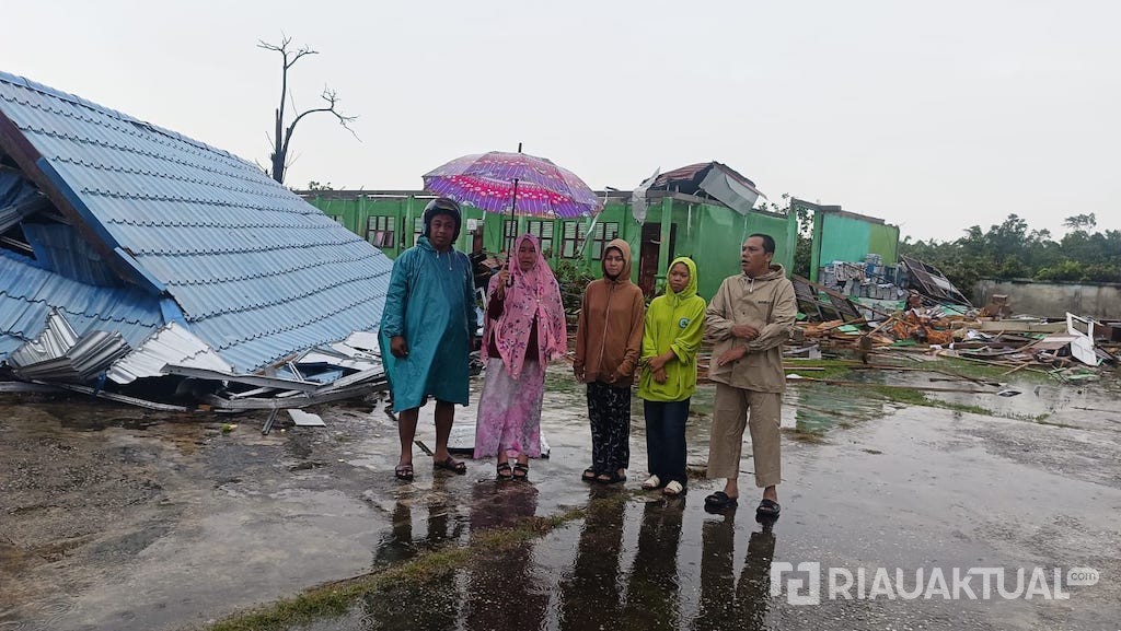 Puting Beliung Terjang Bengkalis, SMPN 1 Bandar Laksamana Rusak Parah