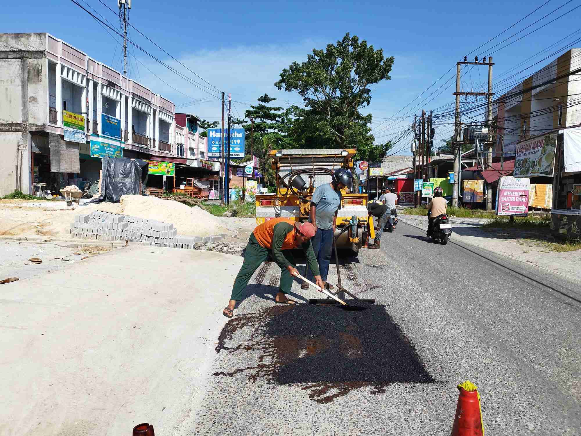 Warga Tenayan Raya Apresiasi Respon Cepat Wako Pekanbaru: Pagi Lapor Jalan Rusak, Siang Diperbaiki 