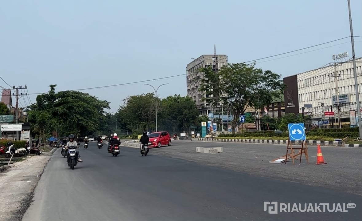 Warga Protes Pelebaran U-Turn Depan RS Hermina Pekanbaru Bikin Macet