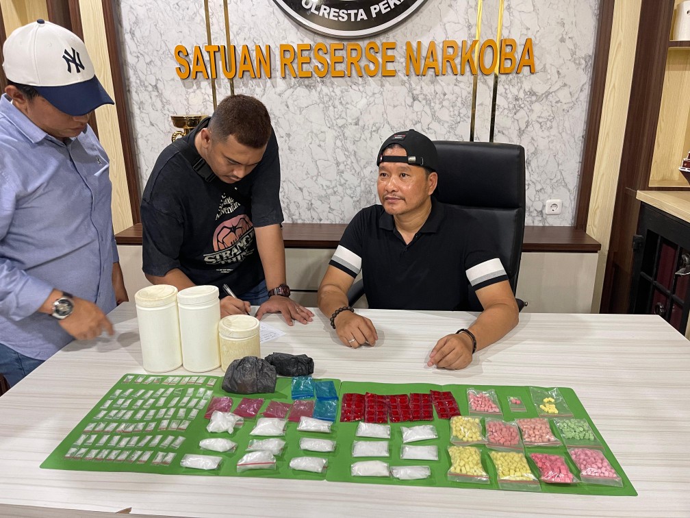 Polisi Temukan Sabu dan Ratusan Ekstasi Terkubur dalam Tanah di Pekanabru Tanpa Tersangka