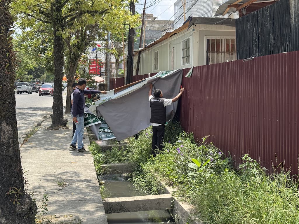 Jelang Idulfitri 2026, Bapenda Pekanbaru Masifkan Penertiban Reklame di Jalan Protokol