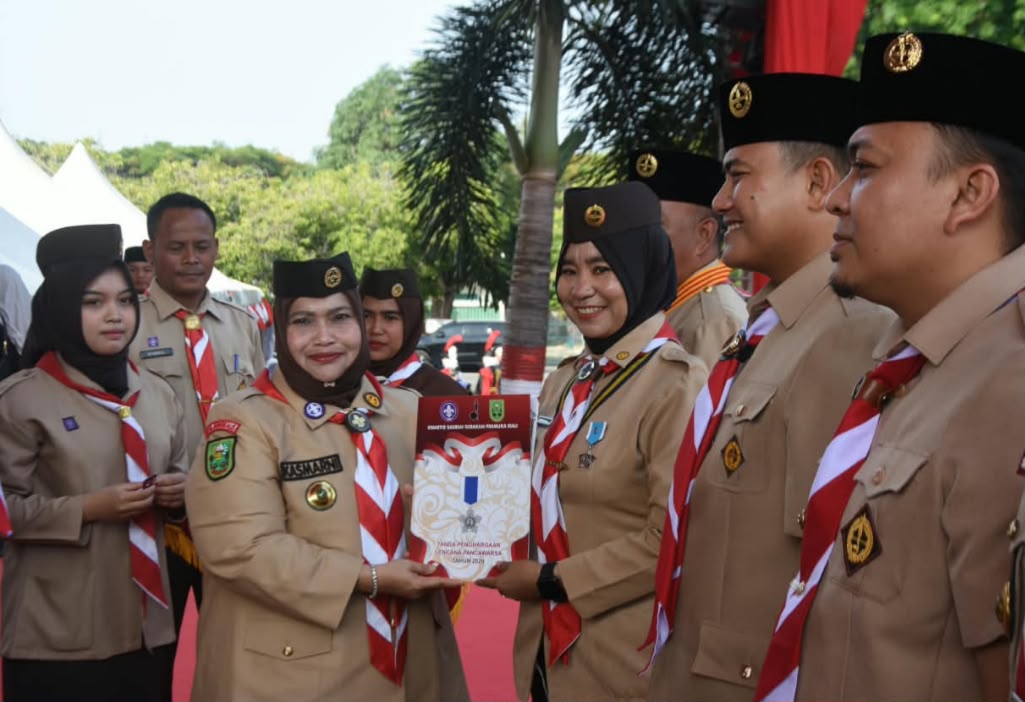 Pimpin Upacara Hari Pramuka ke-65, Bupati Kasmarni Dorong Generasi Muda Perkuat Karakter
