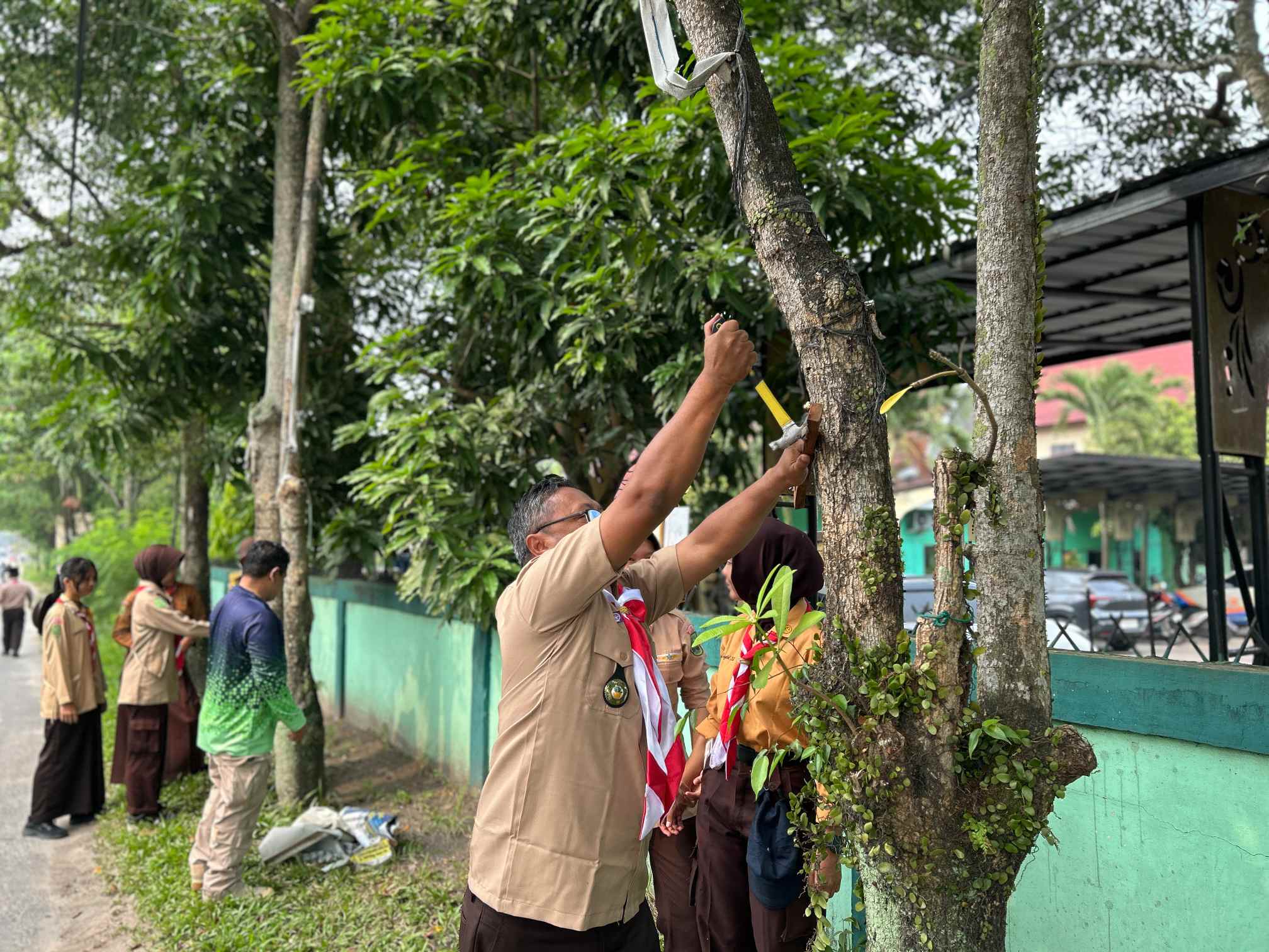 Saka Kalpataru 'Selamatkan' Pohon Pekanbaru dari Paku dan Reklame