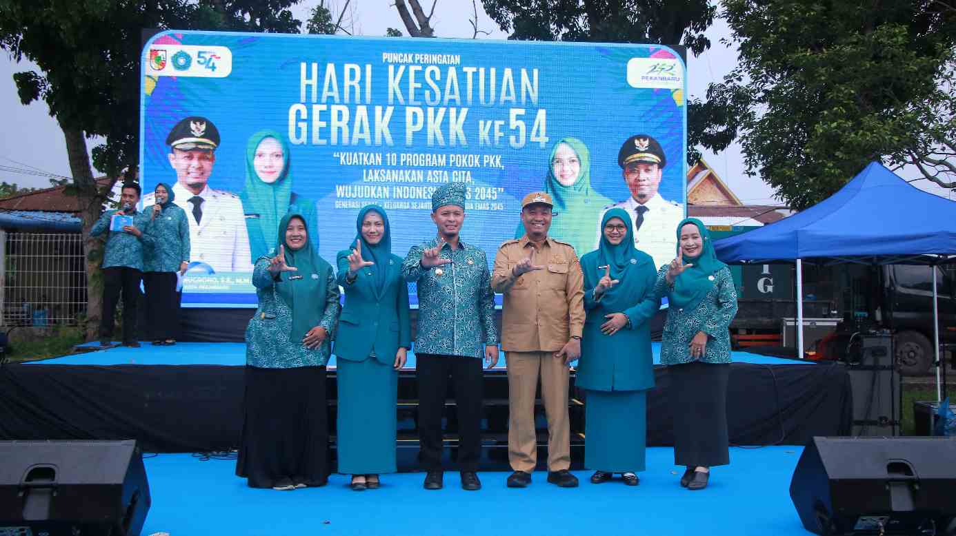 Aktif di Program Pembangunan, Wako Agung Berangkatkan Umroh 2 Orang Kader TP PKK Pekanbaru 