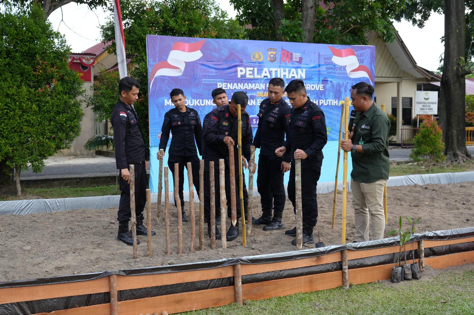Perkuat Green Policing, Polda Riau Gelar Pelatihan Penanaman Mangrove