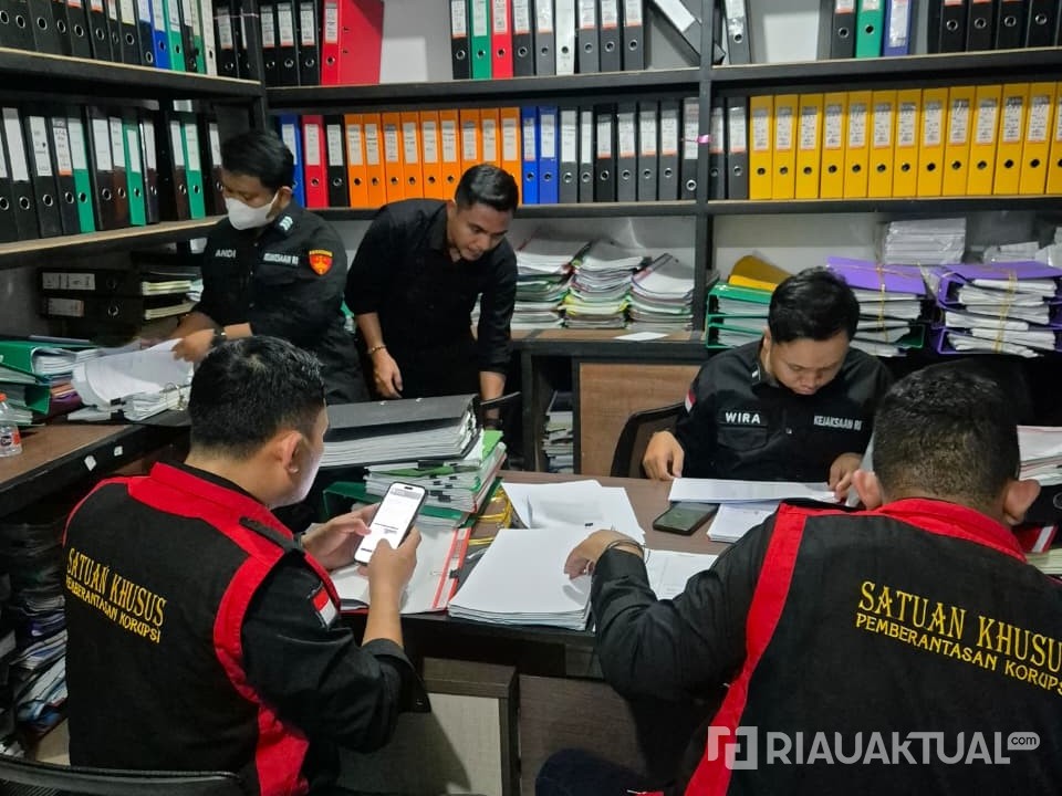 Dugaan Korupsi Belanja BBM hingga Pemeliharaan Kendaraan, Kejari Geledah Kantor Bupati Kepulauan Meranti
