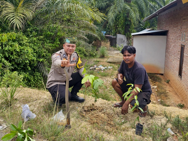 Green Policing, Polsek Rimba Melintang dan Warga Pematang Sikek Tanam 5 Pohon