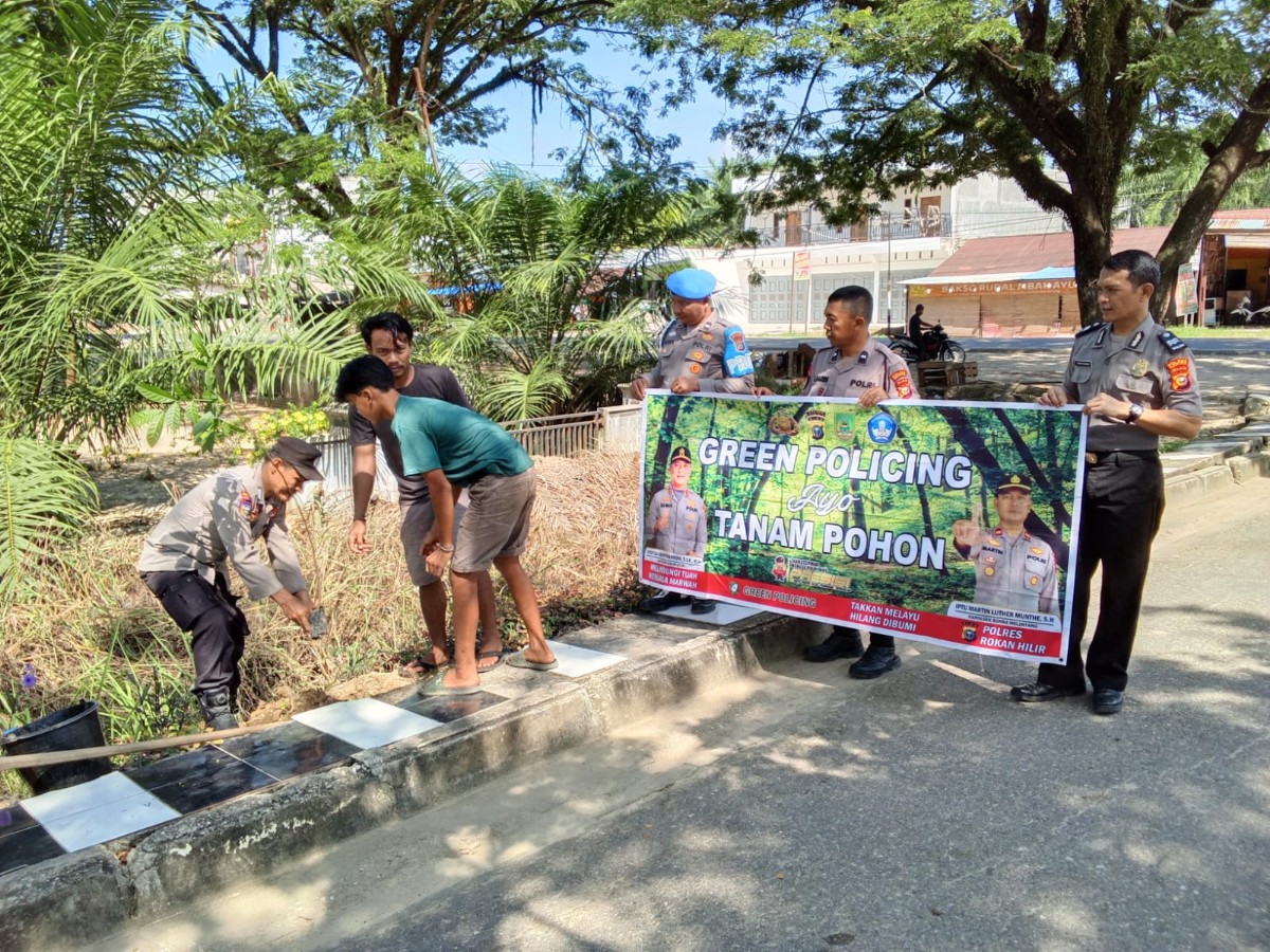 Green Policing di Rohil, Warga dan Kapolsek Rimba Melintang Antusias Tanam Pohon
