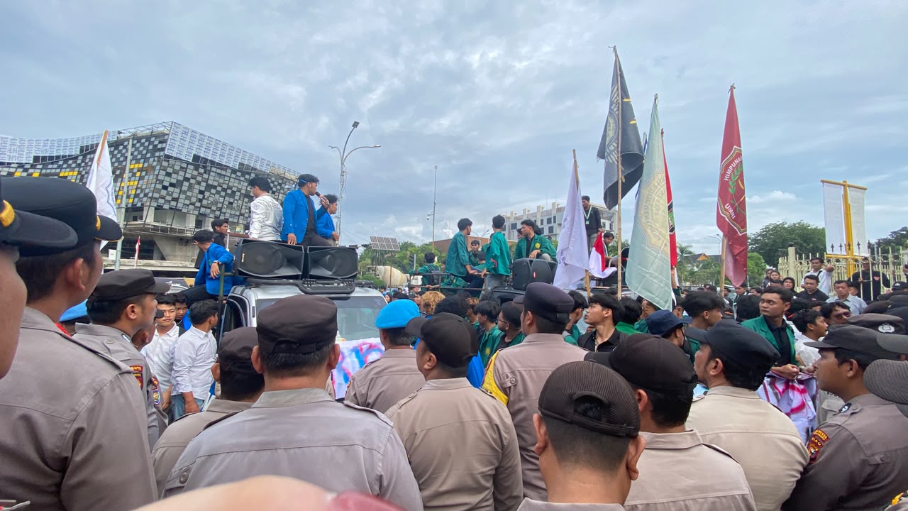 BEM UIR Turun ke Kantor Gubernur Riau, Desak Penanganan dan Penegakan Hukum Pelaku Karhutla