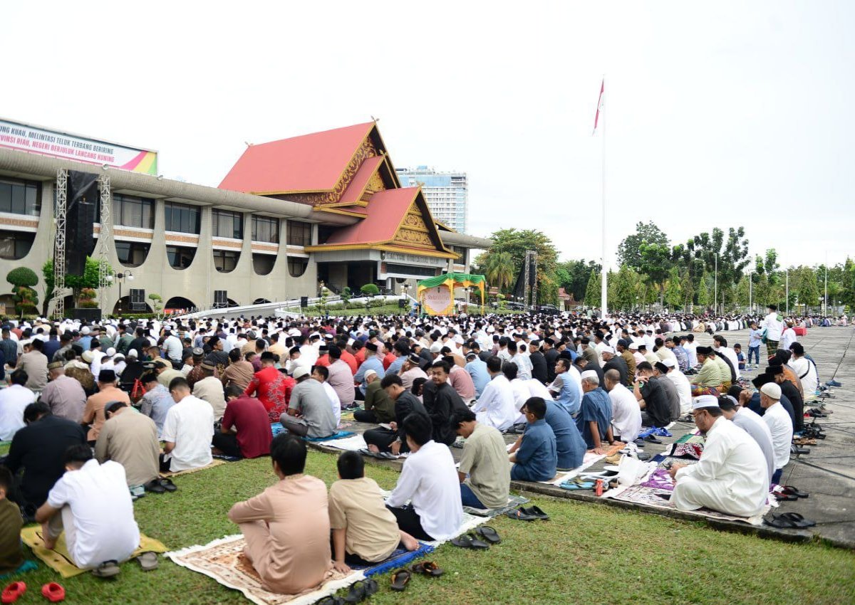 Plt Gubri Salat Iduladha di Kantor Gubernur, Sekda di Masjid Raya Annur