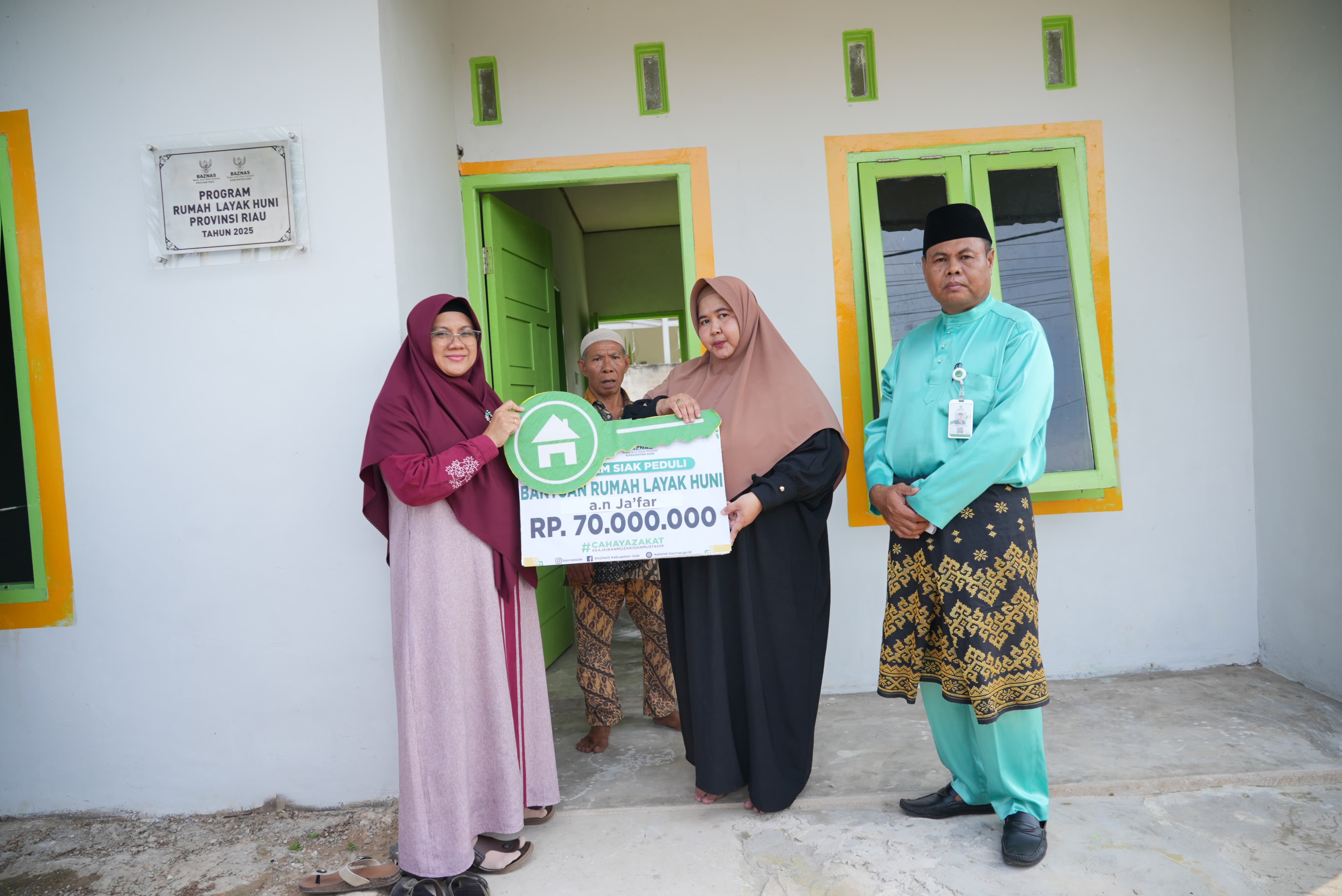 Bupati Siak Serahkan Bantuan Rumah Layak Huni Baznas untuk Warga Rempak