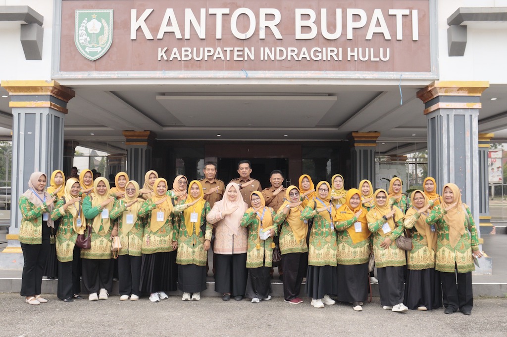 Sekda Inhu Lepas 80 Anggota Kontingen IGTKI-PGRI ke Porseni Riau 2026