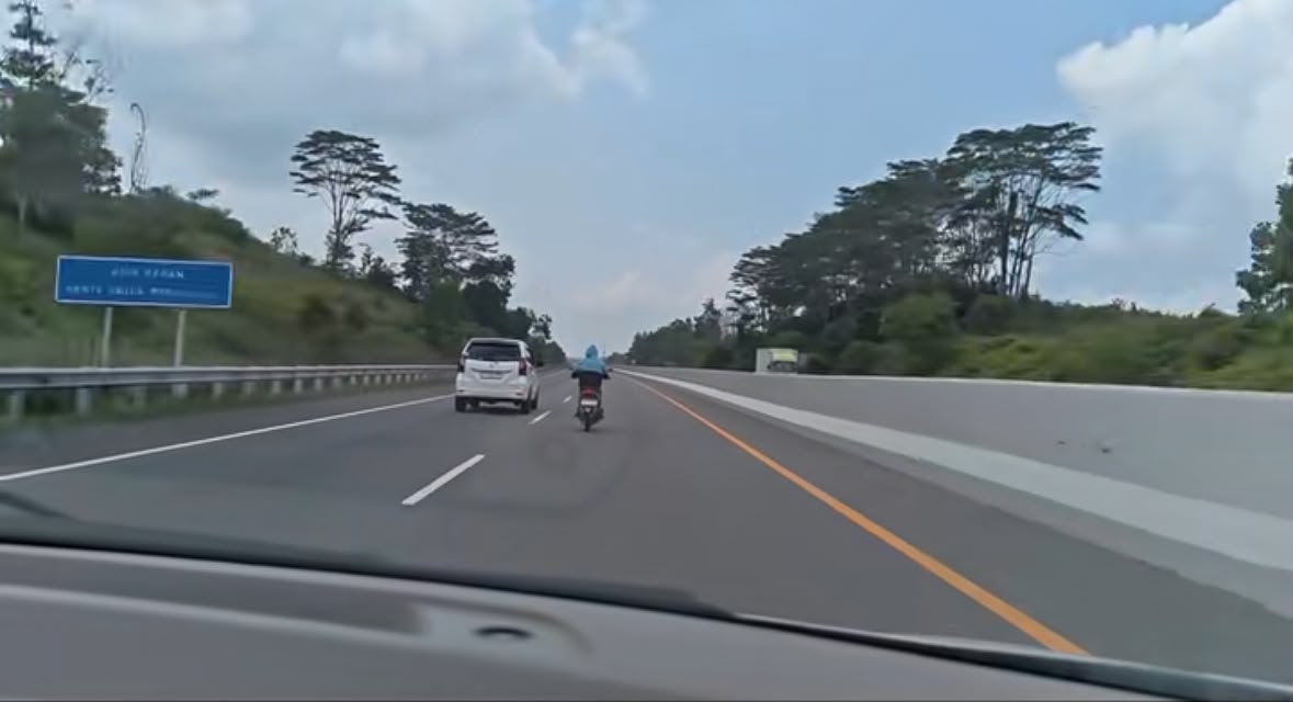 Viral! Video Pengendara Motor Masuk Tol Pekanbaru-Dumai
