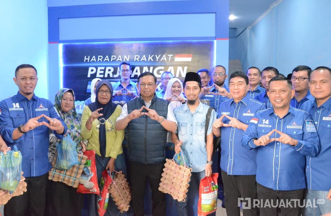 Sekjen DPP Demokrat Kunjungi DPC Demokrat Pekanbaru, Bagikan 1.500 Paket Sembako ke Masyarakat