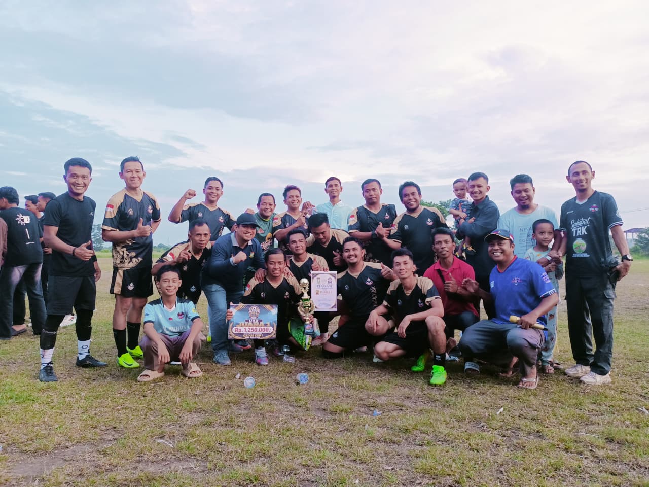 Pandawa Nusantara FC Angkat Trofi Kadus Cup 2026 Usai Tekuk Mutiara I FC