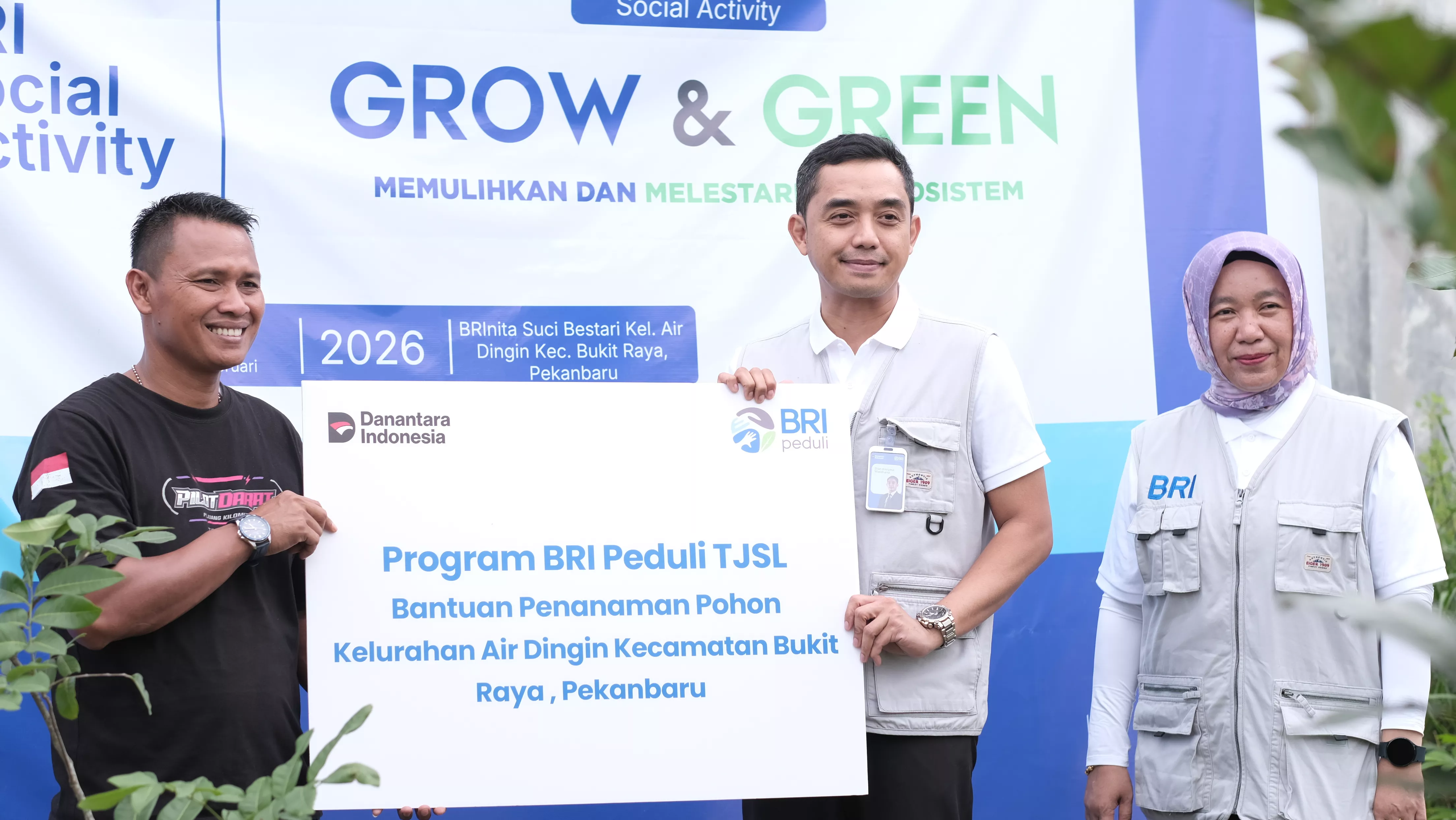 Bentuk Komitmen ESG, BRI Pekanbaru Tanam 100 Pohon Produktif di Air Dingin