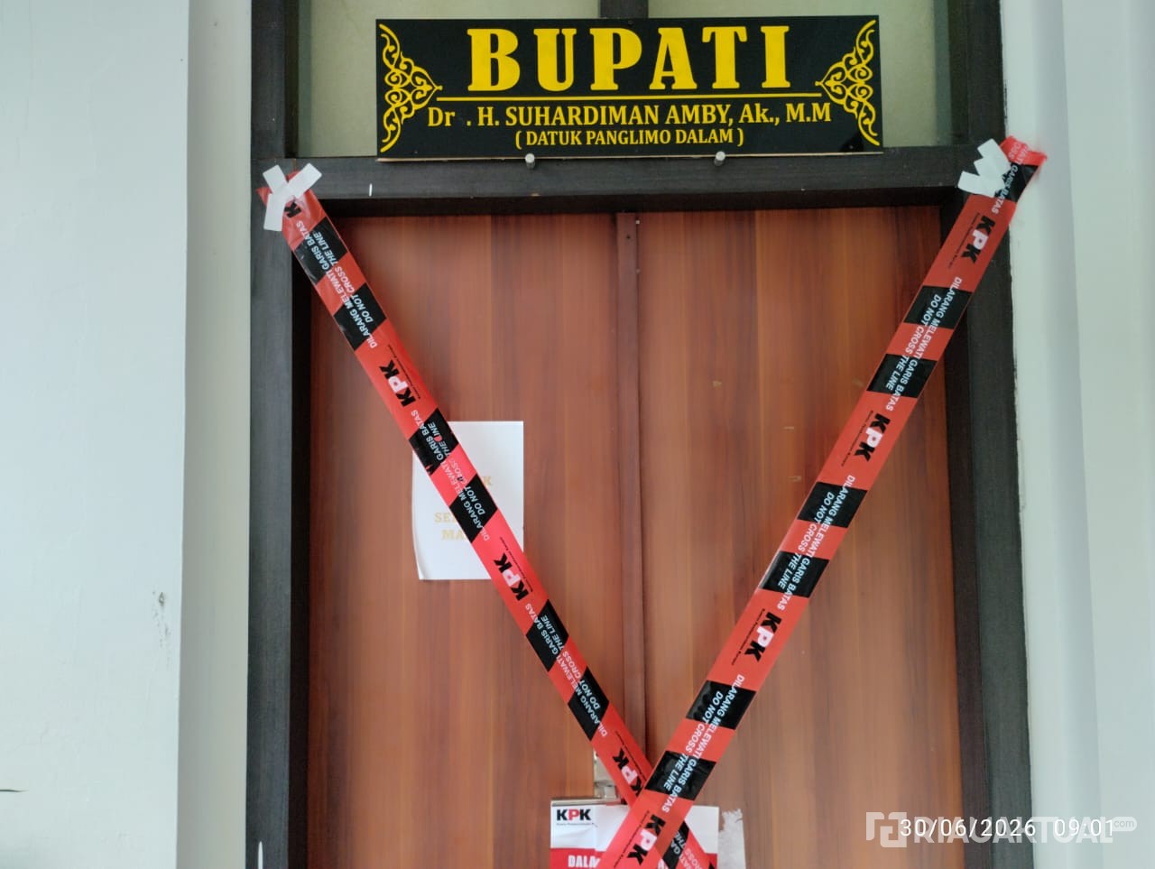 Keberadaan Bupati Kuansing Misterius, Ruang Kerja Disegel KPK