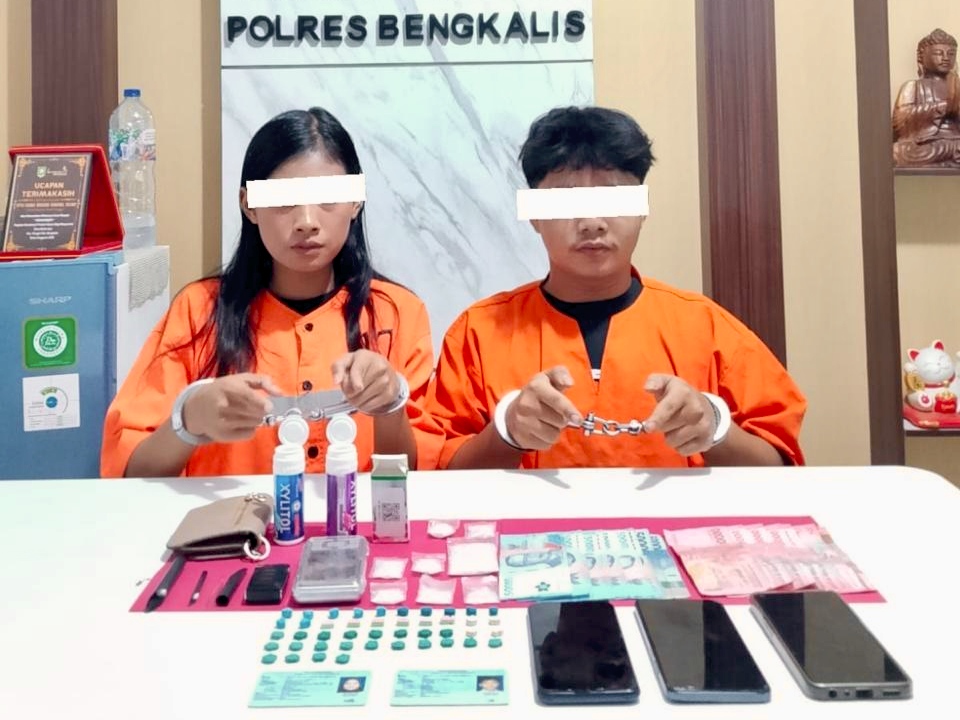 Sepasangan Kekasih Edarkan Narkoba di Bengkalis Ditangkap Polisi, Sita 27,72 Gram Sabu