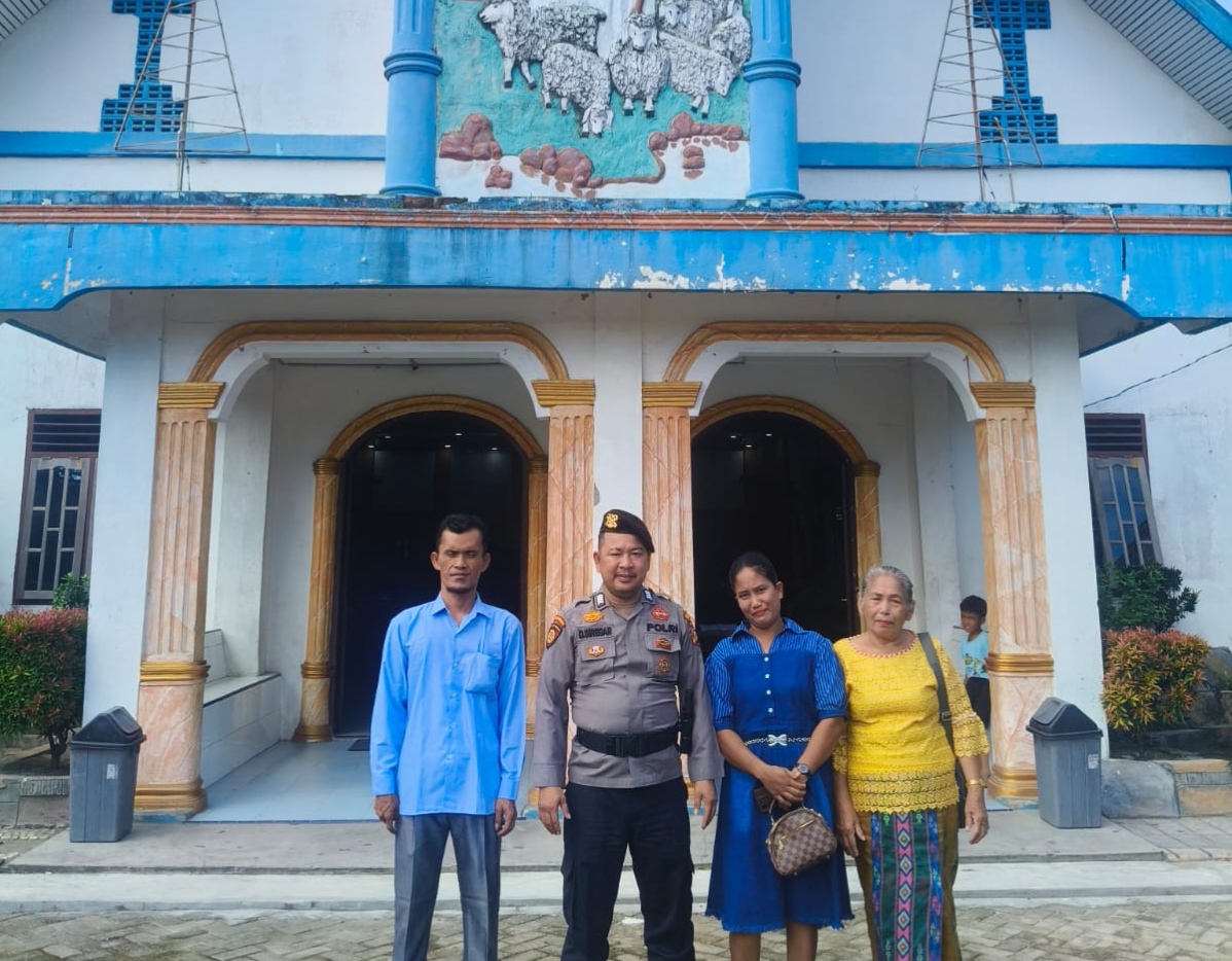 Polisi Sterilkan Gereja Saat Ibadah Kenaikan Yesus Kristus di Bangko Pusako