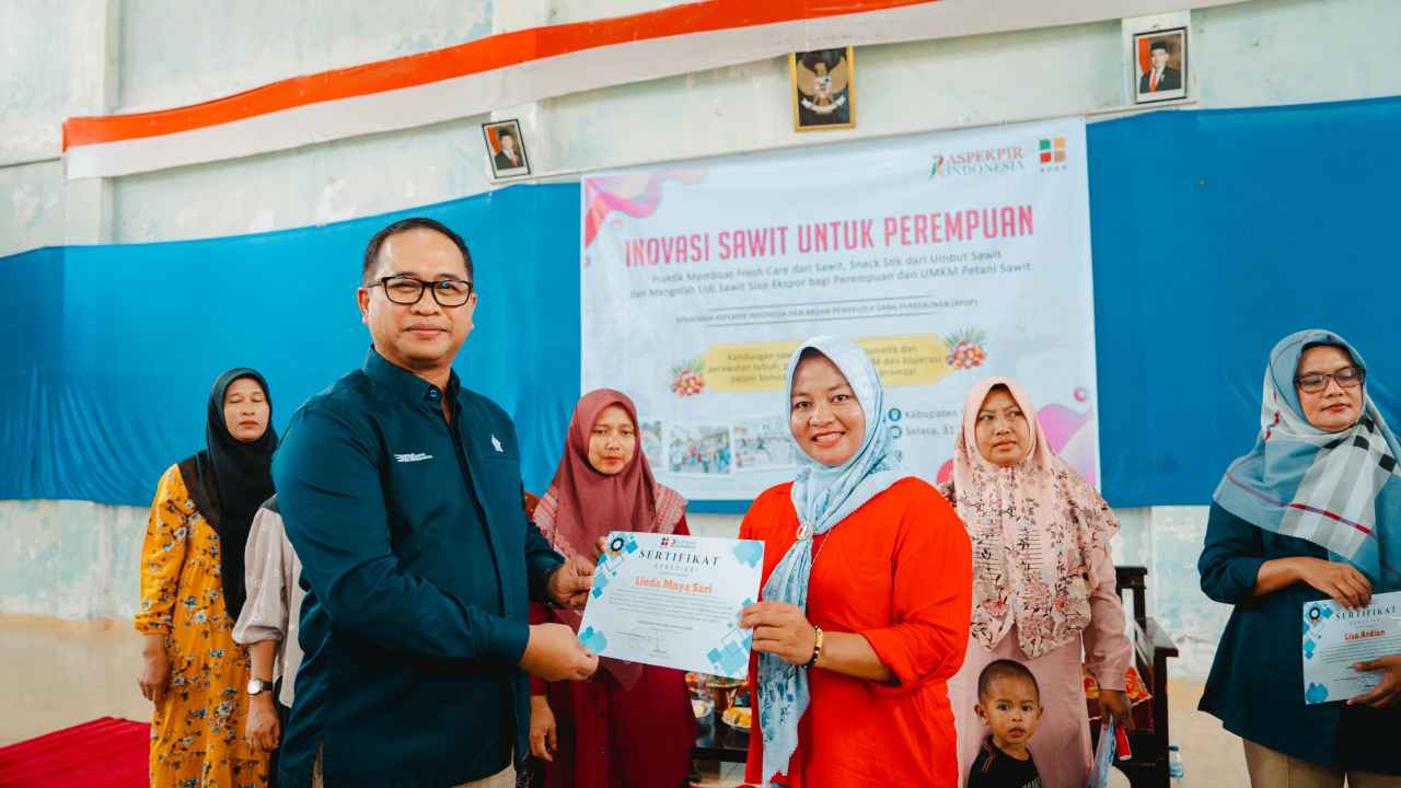 PTPN IV PalmCo Dorong Kemandirian Ekonomi Perempuan Melalui Pengolahan Limbah Sawit