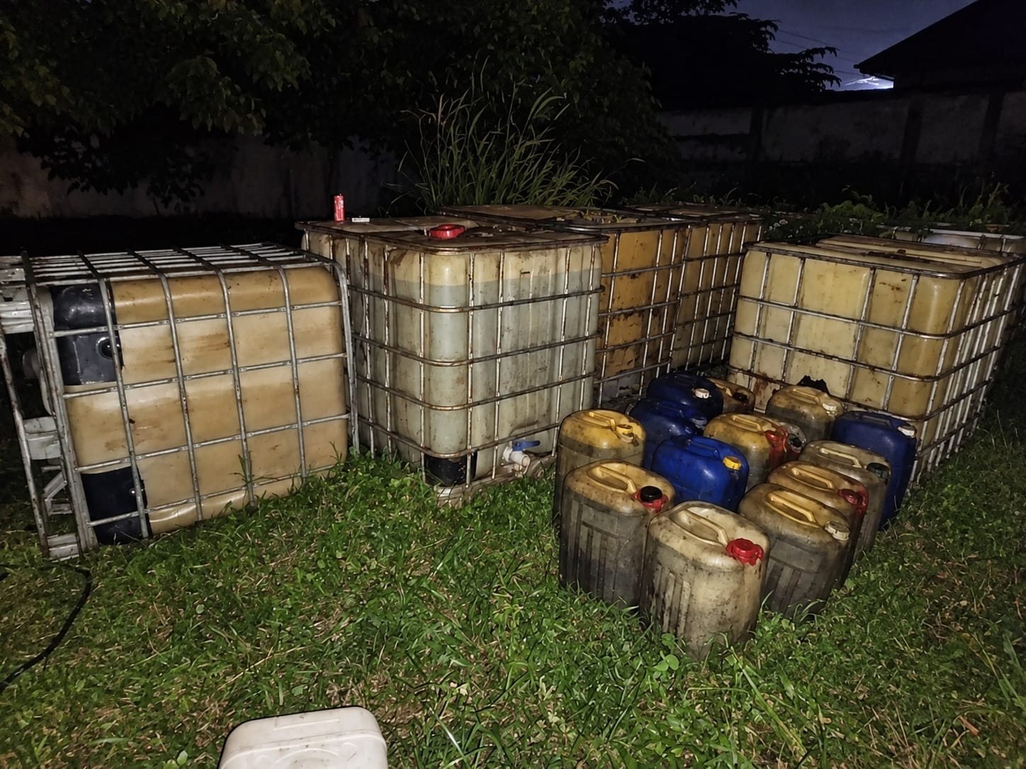 Polda Riau Grebek Gudang Solar Subsidi di Pekanbaru, 1.400 Liter Diamankan