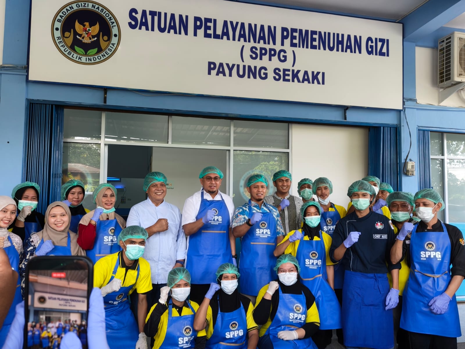 Pastikan MBG Tepat Sasaran, Wako Agung Dampingi Andre Rosiade Tinjau SPPG di Pekanbaru 