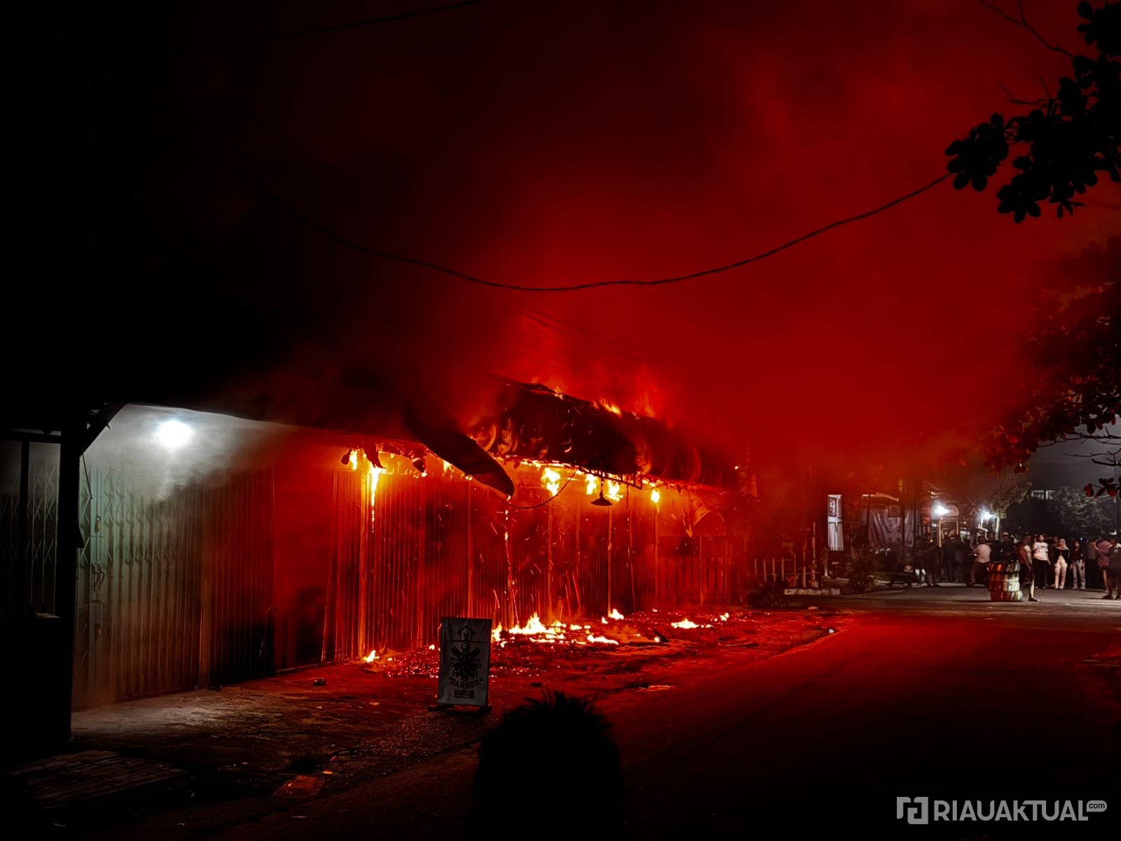 Breaking News: Kios 6 Pintu di Jalan Kuau Pekanbaru Terbakar