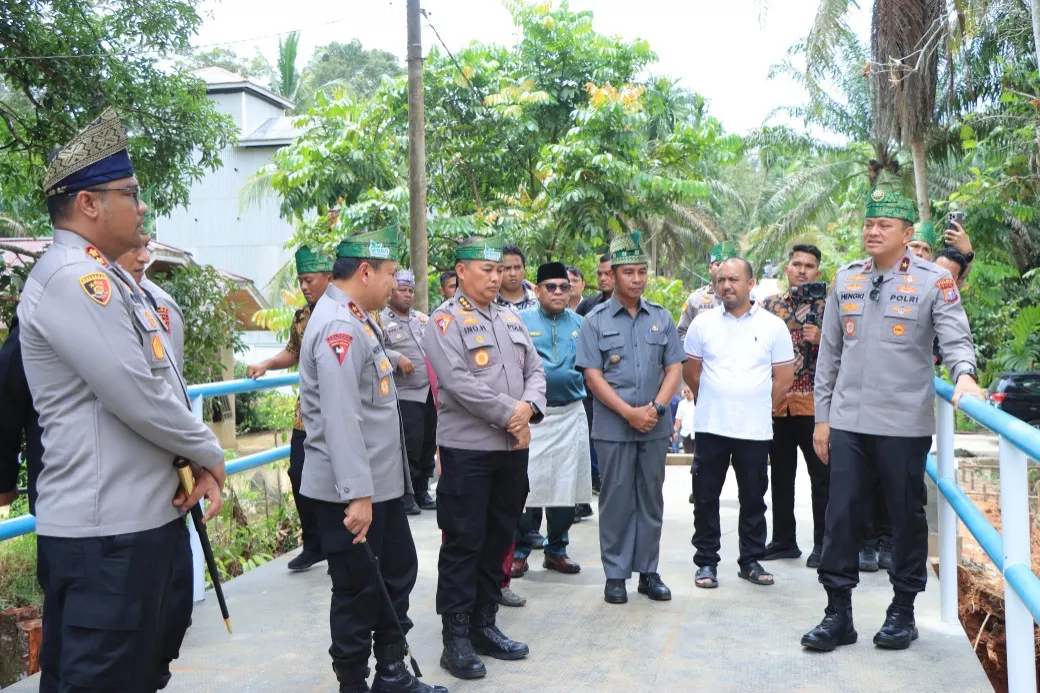 Tinjau Jembatan Merah Putih Presisi di Kampar, Kapolda Riau: Dorong Konektivitas Desa