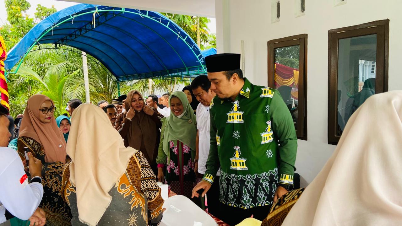 Bupati Inhu Resmikan Posyandu Gerbang Sari di Pematang Reba