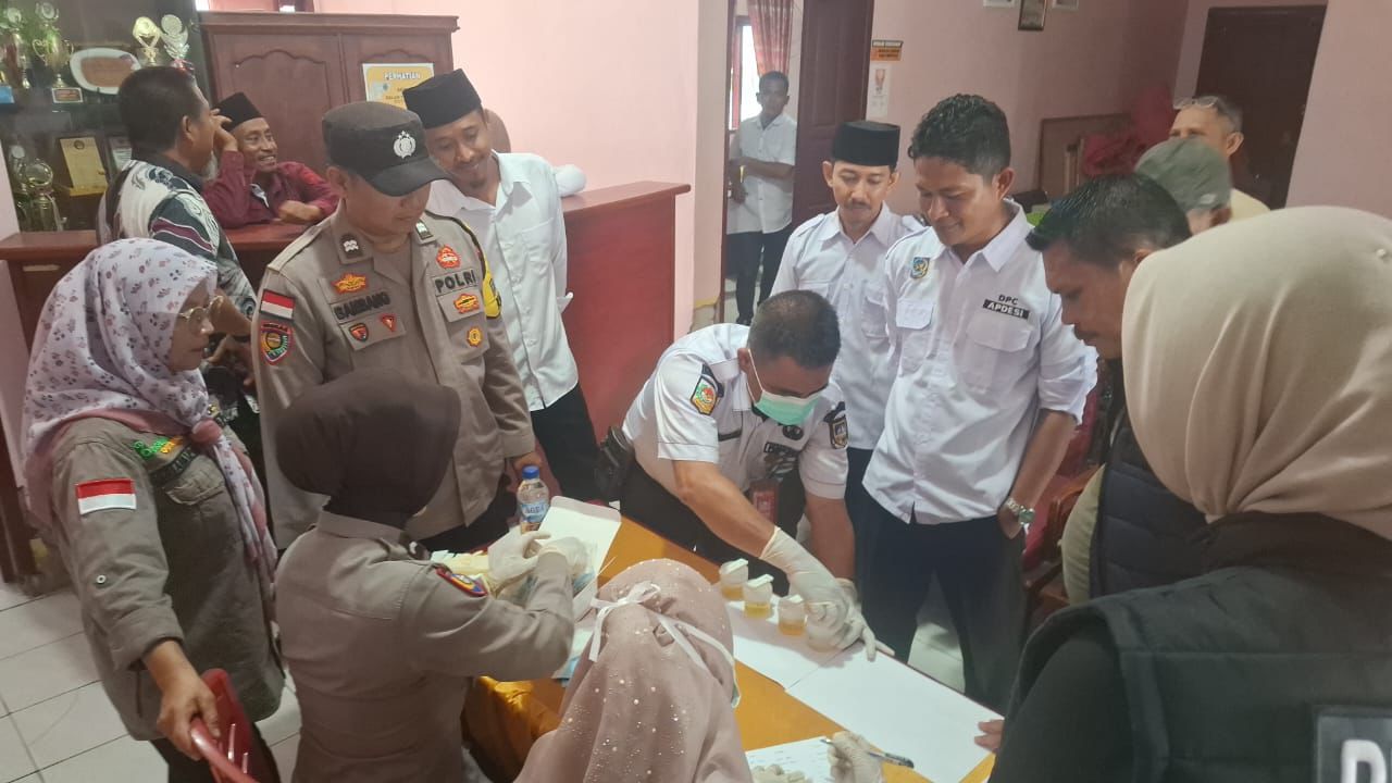 Polsek Rupat Tes Urine Aparatur Desa Pangkalan Nyirih Mendadak, Ini Hasilnya