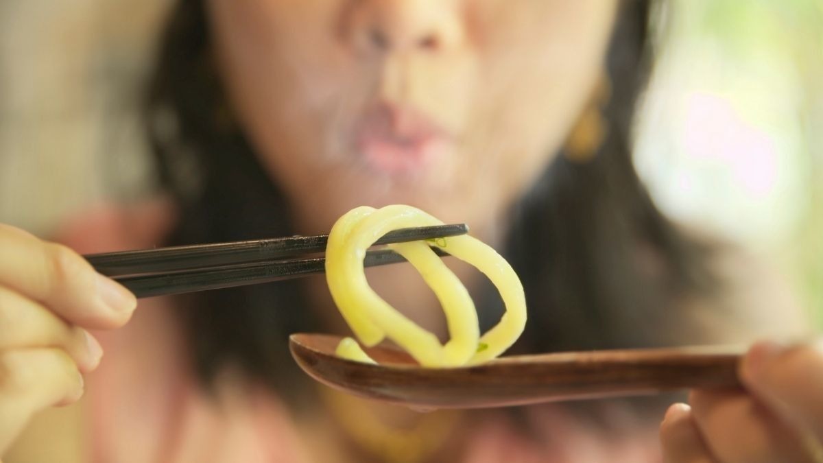 Mitos atau Fakta, Meniup Makanan Panas Berbahaya Bagi Kesehatan?