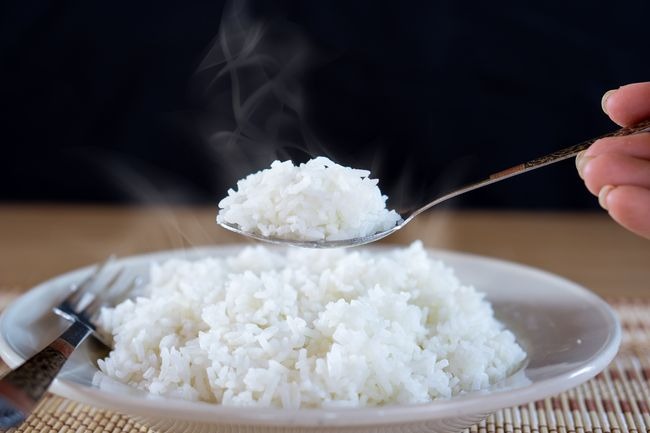 Kenapa Nasi Menjadi Makanan Pokok di Indonesia?