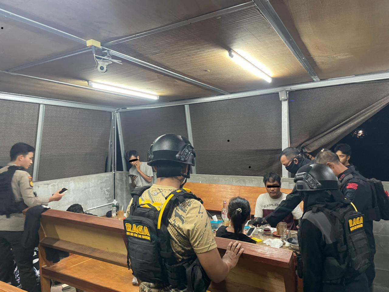 Blackout Lumpuhkan Pekanbaru, Dua Pria Asyik Ngeganja di Kafe Diciduk Polisi